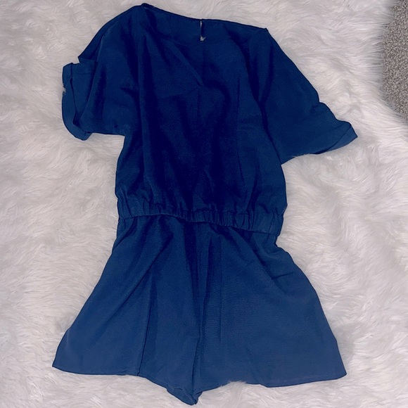 Cupshe open back romper - Picture 3 of 4